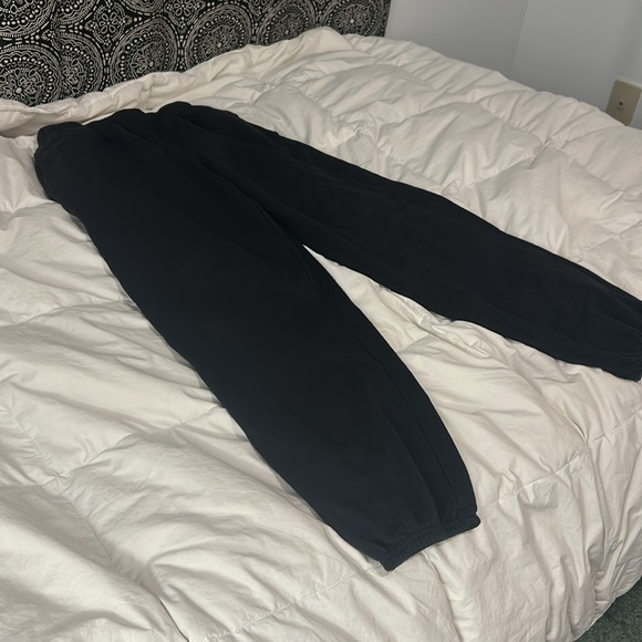 Medium Black Sweatpants with Pockets on both sides. - Picture 4 of 4